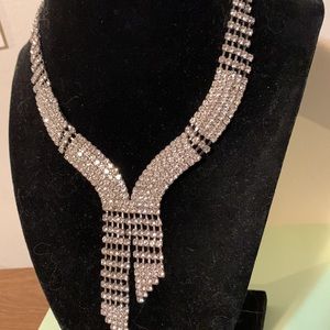 Gorgeous faux diamonds necklace, 17”